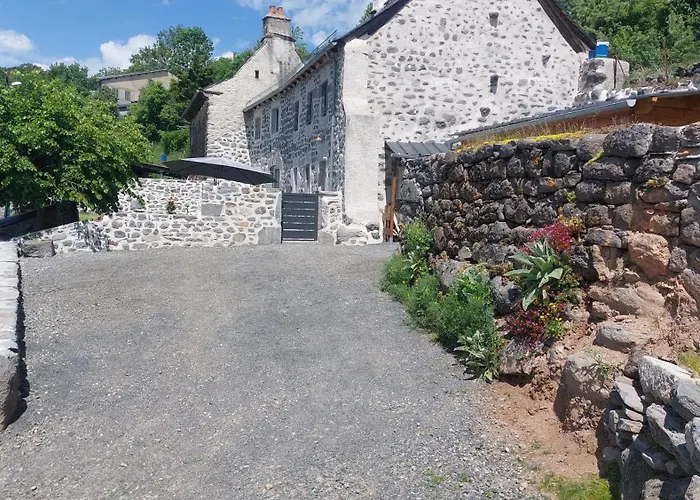 Sur Les Hauteurs De Cassuéjouls * Cassuejouls